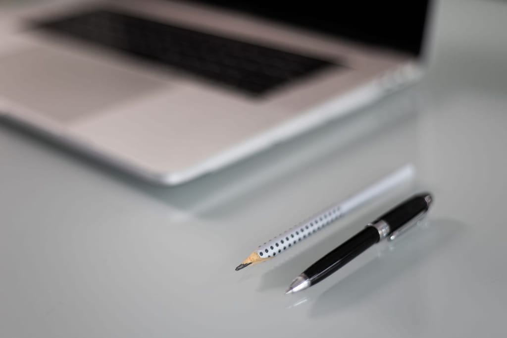 Boost Axid +2U: un portatile aperto sulla scrivania
