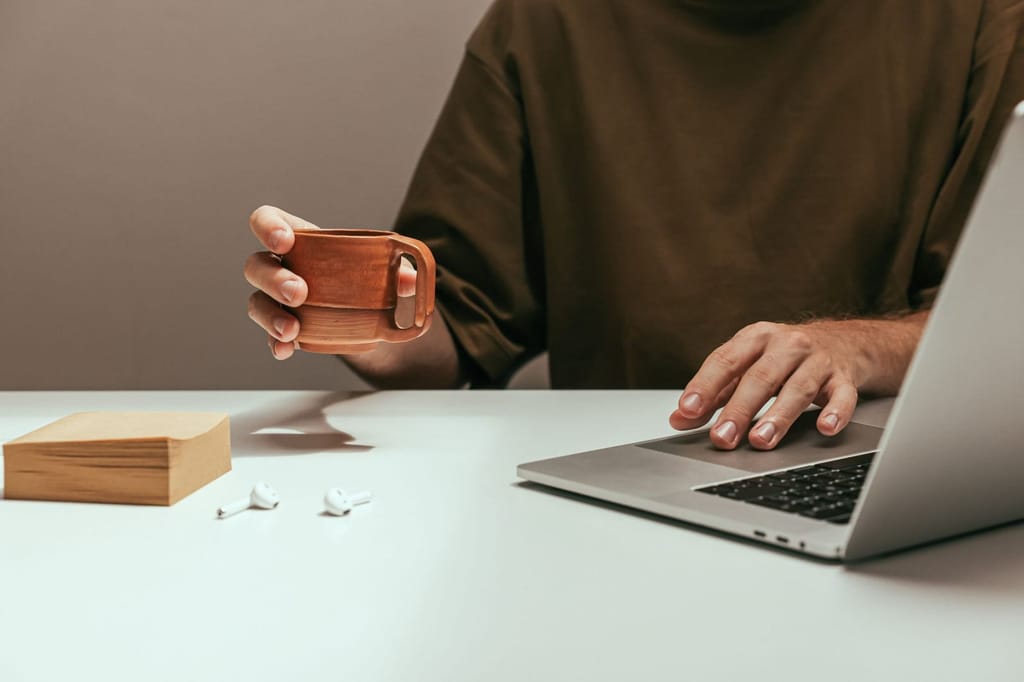 Stream Celexa +Opt: una postazione con caffè e portatile